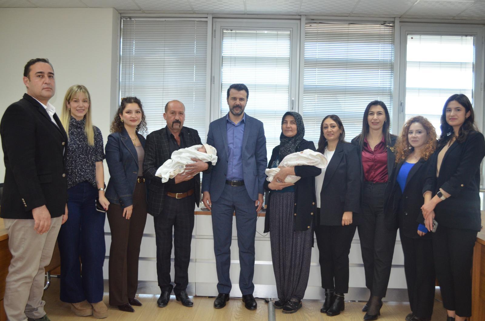 Melek ve Göktuğ Bebekleri Geçici Koruyucu Ailesine Verdik