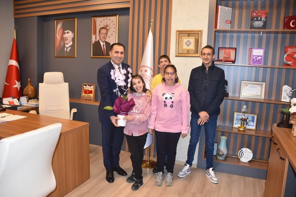 İsabeyli Engelli Bakım ve Rehabilitasyon Merkezi Müdürlüğümüzde devlet himayesinde bulunan çocuklarımızın İl Müdürümüze Ziyareti