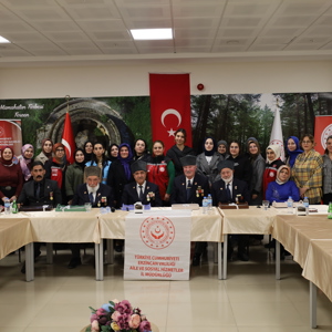 Aziz Şehitlerimizin Değerli Yakınları ve Kahraman Gazilerimiz Erzincan Kız Yurdu Öğrencileriyle bir Araya Gelerek Kahramanlık Hikayelerini ve Anılarını Paylaştılar. - fotoğraf 3