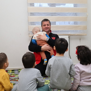 İl Müdürümüz Sayın Serdar Demirci 2025 Yılının Son Gecesinde Kuruluşlarımızı Ziyaret Ederek hem Hizmet Alan Bireylerimizle bir Araya Gelerek Onlarla Sohbet Etti hem de Kuruluşlarımızı Denetledi. - fotoğraf 2