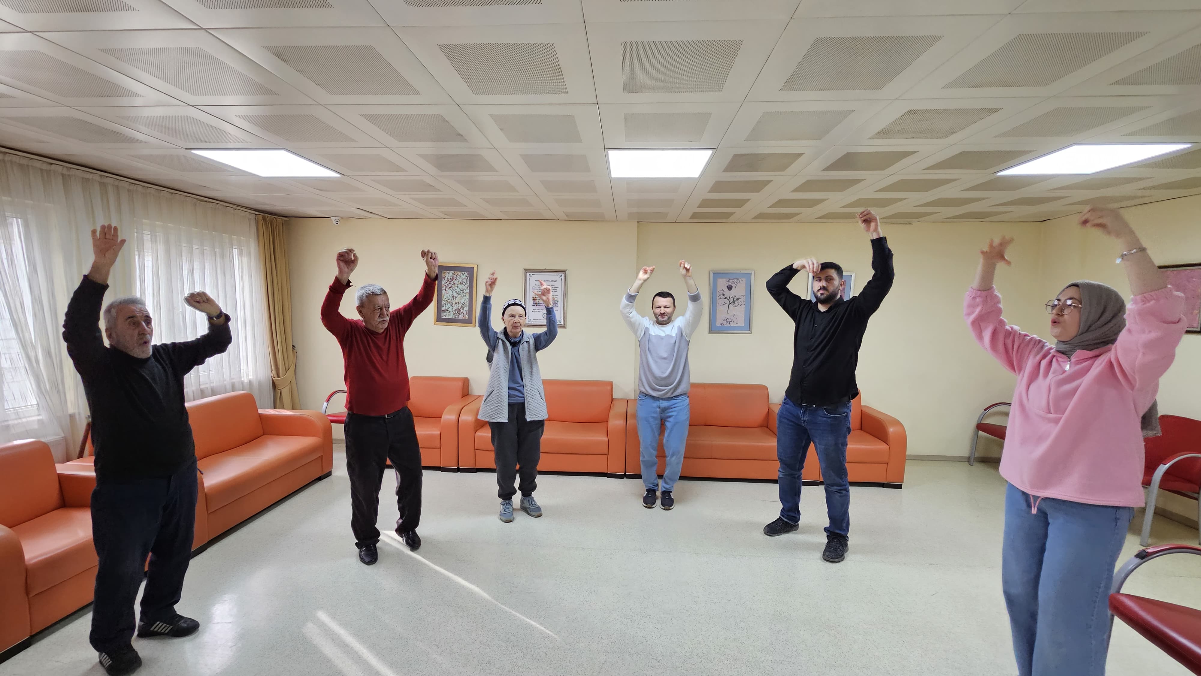 Huzurevinde Kalan Sakinlerimize Yönelik Kahkaha Yogası Etkinliği Gerçekleştirildi