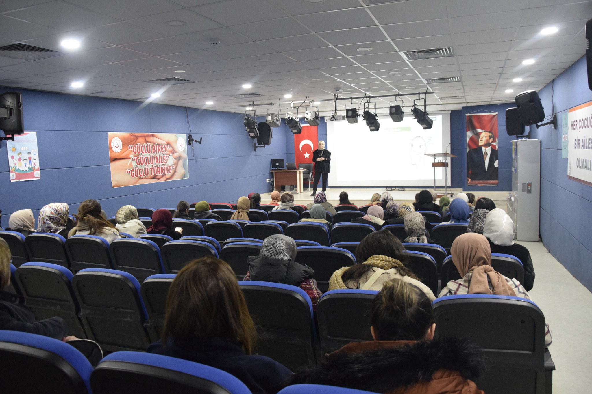 Kadınlara Yönelik Bağımlılıkla Mücadele Eğitimi Düzenlendi