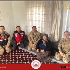 Valiliğimiz koordinesinde İl Emniyet Müdürlüğü ve İl Jandarma Komutanlığı personelleri ile Müdürlüğümüz personelleri ile birlikte yalnız yaşayan kıymetli büyüklerimiz hanelerinde ziyaret edilmiştir. - fotoğraf 3
