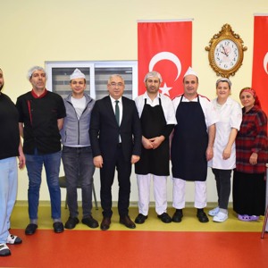 Hasan Öztimur Huzurevimizde Büyüklerimizin hayır dualarını aldık, kandil sevinçlerine ortak olduk - fotoğraf 7