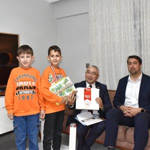 İl Müdürümüz Faruk Uysal, kahraman gazilerimizi ziyaret ederek, Kıymetli evlatlarının ilk karne günü heyecanına ortak oldu - fotoğraf 2