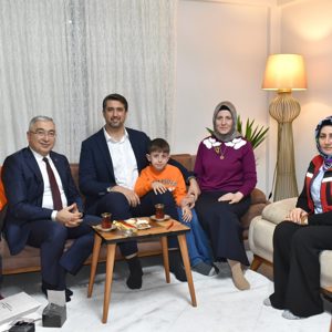 İl Müdürümüz Faruk Uysal, kahraman gazilerimizi ziyaret ederek, Kıymetli evlatlarının ilk karne günü heyecanına ortak oldu - fotoğraf 4