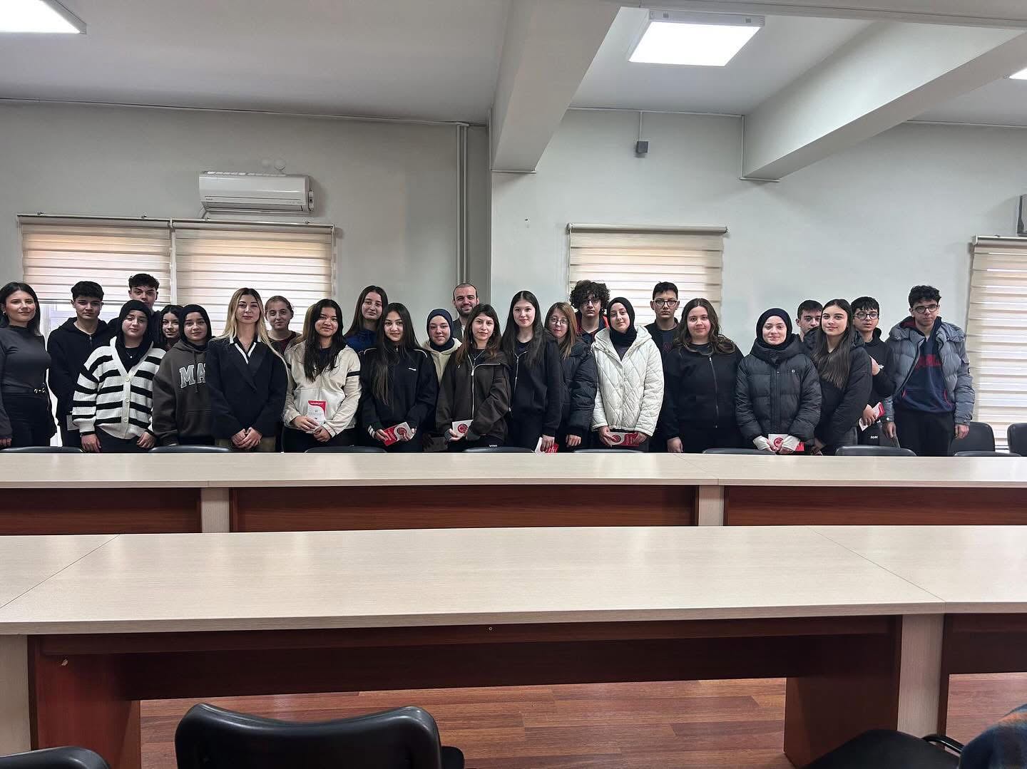 Alaplı Anadolu Lisesi Öğrencileri Alaplı Sosyal Hizmet Merkezi Müdürlüğümüzü Ziyaret Etmiştir. 