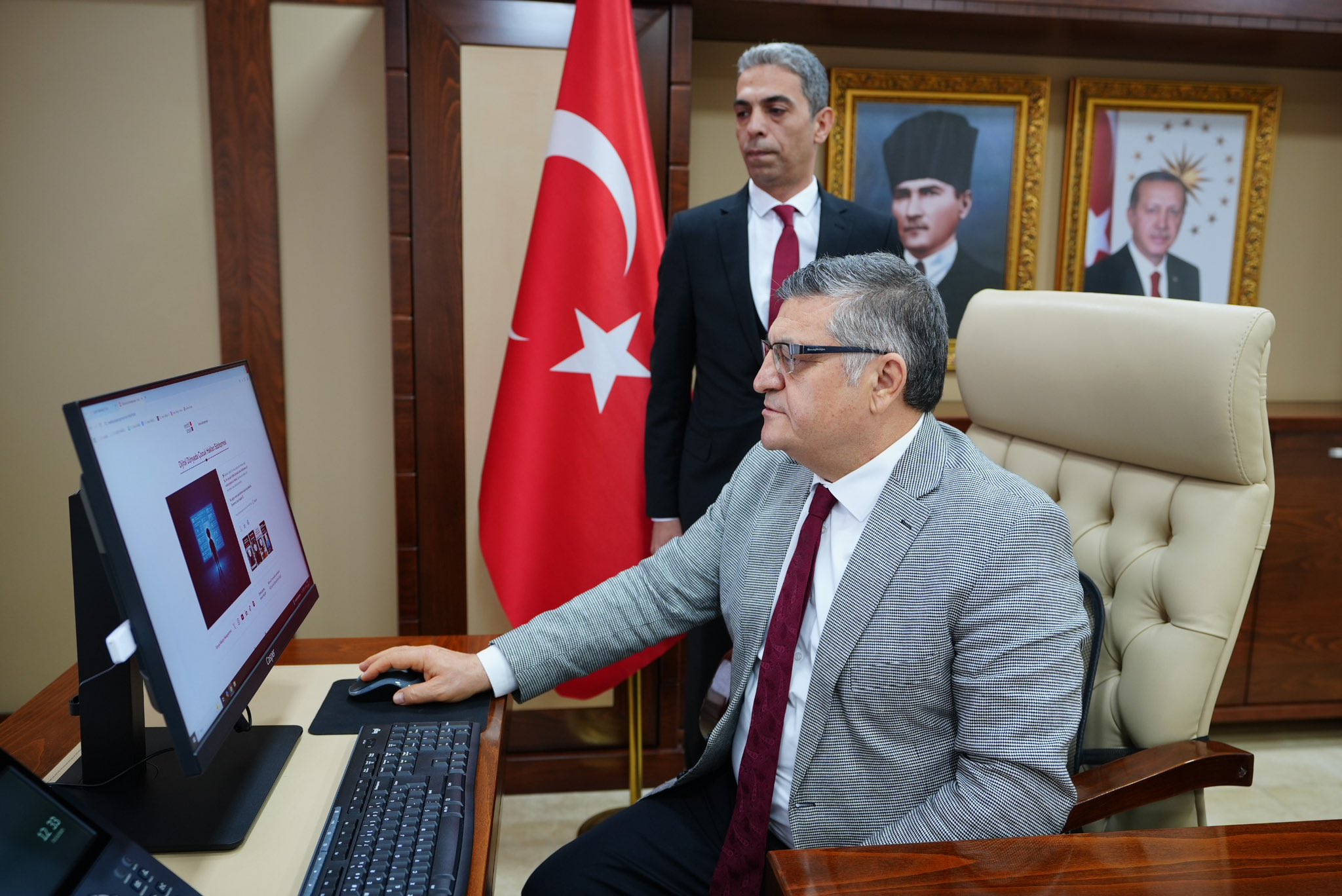 Valimiz Sayın Dr. Mustafa Özarslan’dan “Dijital Dünyada Çocuk Hakları Sözleşmesi” İmza Kampanyasına Destek