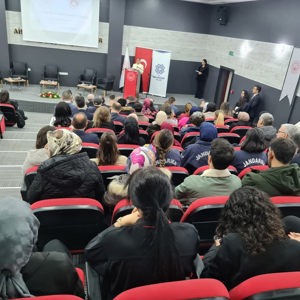 Valimiz Sayın İsmail USTAOĞLU’nun Konuşmalarıyla “Aile Yılında Hayatın Her Köşesi; Din, Hukuk ve Sosyal Hizmet Penceresinde Aile Paneli”nin Açılışı Gerçekleştirildi - fotoğraf 2