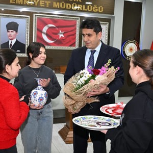 İl Müdürümüz Sayın Emine BÖÇKÜN ve Beraberindeki Heyet İl Emniyet Müdürü Sayın Şükrü YAMAN’a Ziyaret Gerçekleştirdi - fotoğraf 2