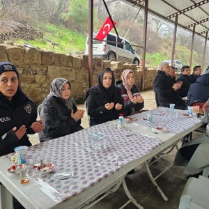 İl Müdürümüz Sayın Emine BÖÇKÜN, Aziz Şehidimiz Polis Memuru Emirhan ARAMIŞ'ın Mevlid Programına Katılım Sağladı - fotoğraf 1
