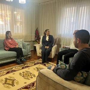 İl Müdürümüz Sayın Emine BÖÇKÜN, Balıkesir Görme Engelliler Gençlik ve Spor Derneği Başkanı Sayın Akif ERGÜN'ün Ailesine Hane Ziyareti Gerçekleştirdi - fotoğraf 1
