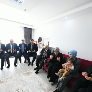 Bakanımız Sayın Mahinur ÖZDEMİR GÖKTAŞ, Aziz Şehidimiz J. Uzm. Çvş. Orhan Burak BÜYÜKÇAYLI’nın Kıymetli Ailesine Hane Ziyareti Gerçekleştirdi - fotoğraf 5