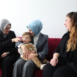 Bakanımız Sayın Mahinur ÖZDEMİR GÖKTAŞ, Aziz Şehidimiz J. Uzm. Çvş. Orhan Burak BÜYÜKÇAYLI’nın Kıymetli Ailesine Hane Ziyareti Gerçekleştirdi - fotoğraf 4