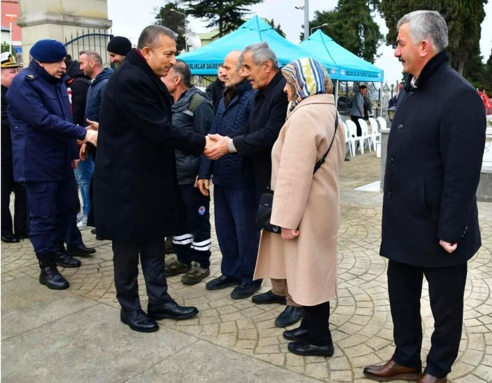 Sayın Valimiz Tahir Şahin, Sülüklü Asri Mezarlığı’nda Bulunan Şehitliği Ziyaret Ederek Aziz Şehitlerimiz İçin Dua Etti.