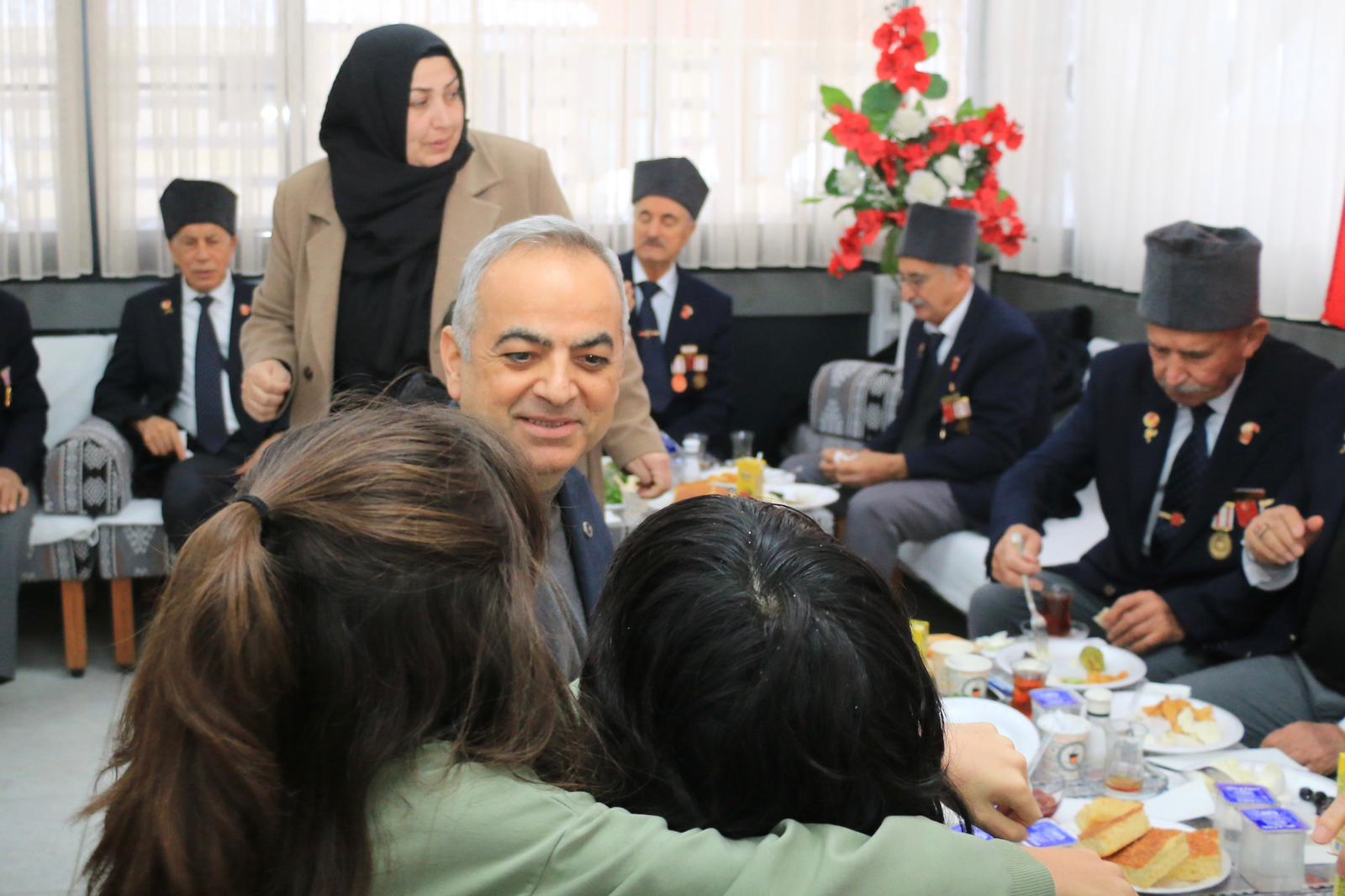 Türkiye Muharip Gaziler Derneği  ve Türkiye Kızılay Elazığ Şube Başkanı Çocuk Evleri Sitemizi Ziyaret Ettiler.