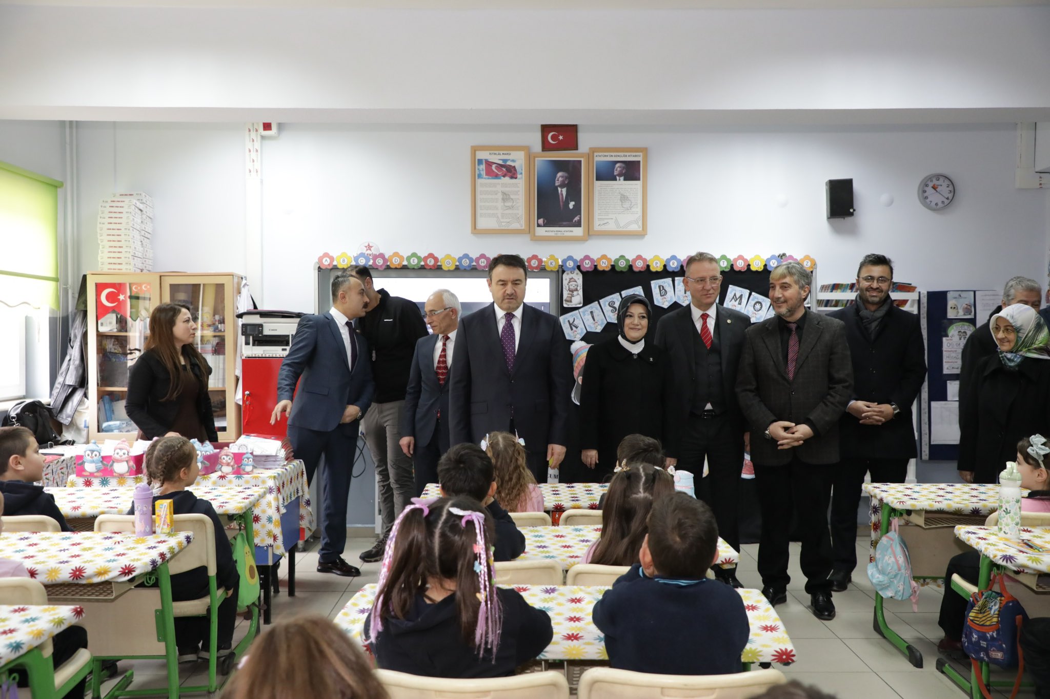 Valimiz Sayın Musa Işın ve İl Müdürümüz Sayın Ülkü Uslu Karne Dağıtım Törenine Katıldı