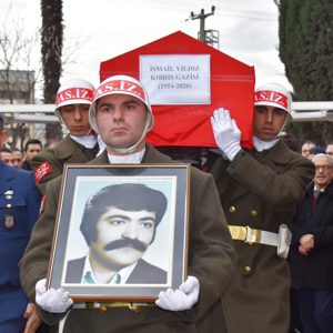 Kıbrıs Barış Harekâtı Gazisi İsmail Yıldız, dualarla ebediyete uğurlandı - fotoğraf 2