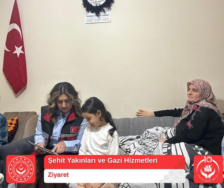 İl Müdürümüz Sayın Emine BÖÇKÜN, Şehidimiz Piyade Sözleşmeli Er Ahmet KUŞAK’ın Ailesine Hane Ziyareti Gerçekleştirdi