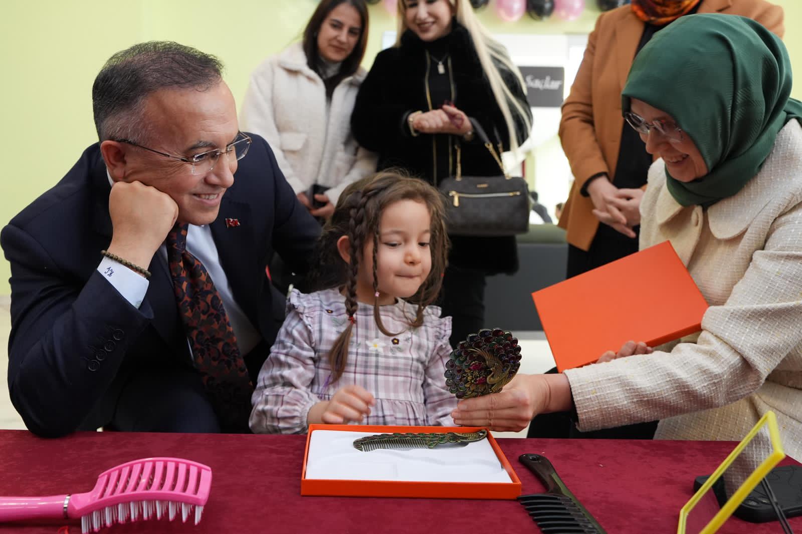 “Sevgiyle Şefkatle Örülen Saçlar” Etkinliği Yoğun Katılımla Gerçekleştirildi