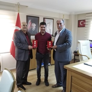 Kıbrıs Gazilerimizin Milli Mücadele Madalyalarını İl Müdürümüz Veysel TOPKAYA makamında tevcih etti - fotoğraf 1