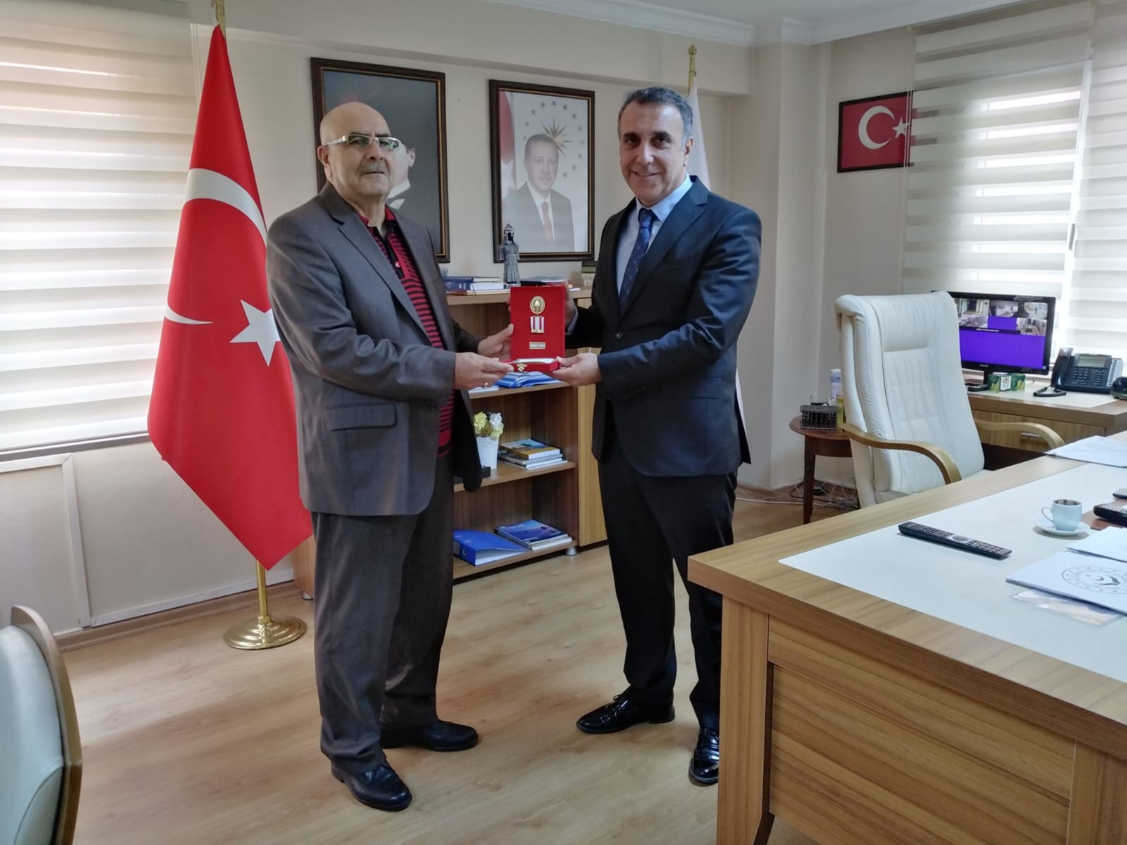 Kıbrıs Gazilerimizin Milli Mücadele Madalyalarını İl Müdürümüz Veysel TOPKAYA makamında tevcih etti