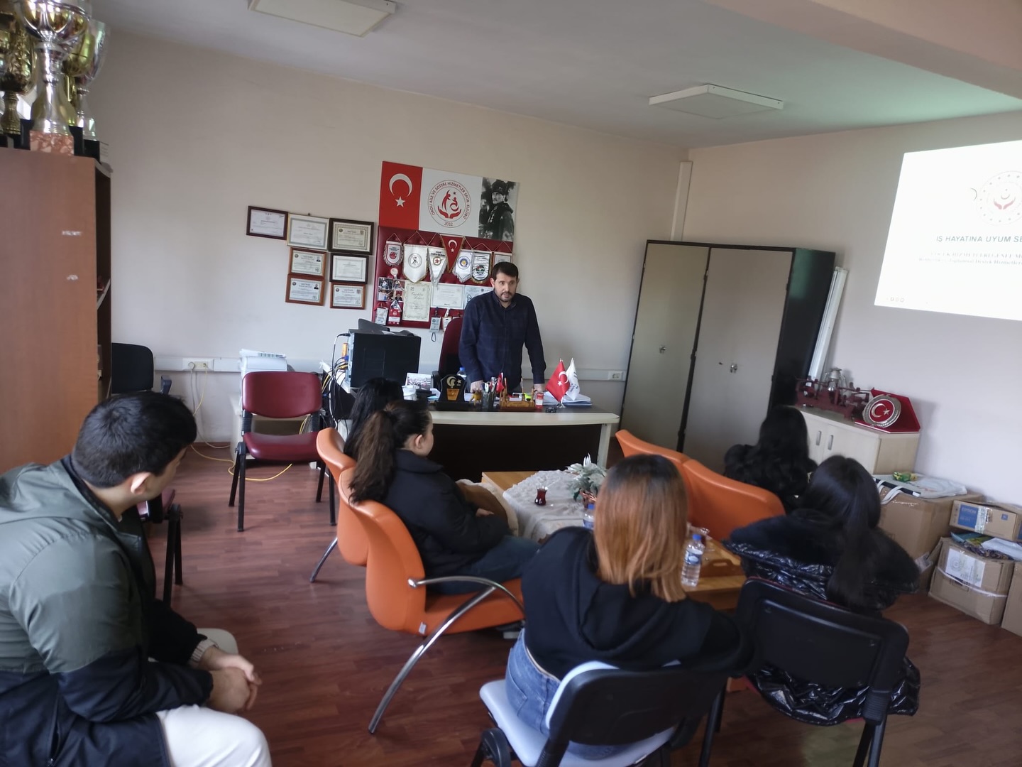 Gençlere İş Hayatına Uyum Semineri Düzenlendi