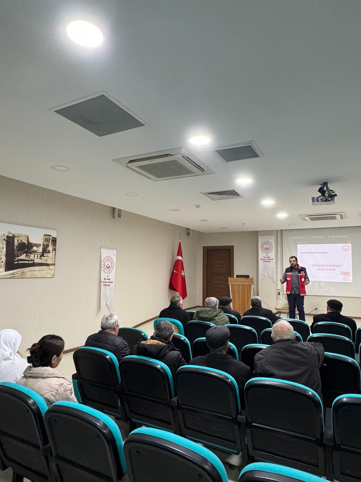 Büyüklerimiz İçin Dijital Okuryazarlık Eğitimi