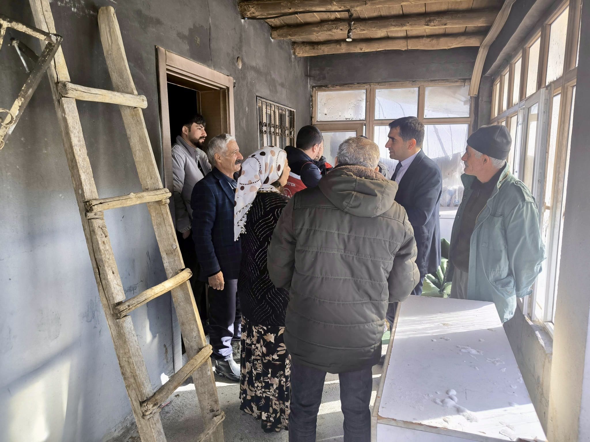 Yangında Evi Zarar Gören Akdoğan Ailesine Sosyal Hizmet Desteği