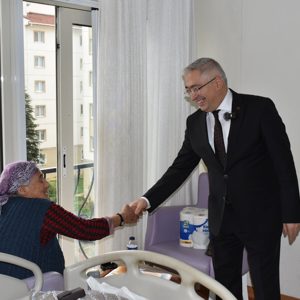 Berat Kandili vesilesiyle İl Müdürümüz Faruk Uysal, Yenişehir Huzurevinde kalan kıymetli büyüklerimizle bir araya geldi - fotoğraf 2
