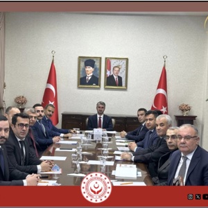 Sayın Bakan Yardımcımız Zafer TARIKDAROĞLU`nun ilimize yaptığı ziyarette Sayın Valimiz Ömer KALAYLI, Vali Yardımcımız Murat DEMİRBLİK , İl Müdürümüz M.Ferdi BOZKURT ve bağlı Kuruluş Müdürlerimiz ile birlikte İlimizde ki çalışmalarımız hakkında toplantı yapılmış sonrasında ise bir dizi ziyaret edilmiştir. Nazik ziyaretlerinden dolayı teşekkür ederiz. - fotoğraf 1
