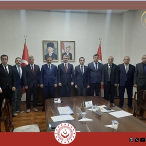 Sayın Bakan Yardımcımız Zafer TARIKDAROĞLU`nun ilimize yaptığı ziyarette Sayın Valimiz Ömer KALAYLI, Vali Yardımcımız Murat DEMİRBLİK , İl Müdürümüz M.Ferdi BOZKURT ve bağlı Kuruluş Müdürlerimiz ile birlikte İlimizde ki çalışmalarımız hakkında toplantı yapılmış sonrasında ise bir dizi ziyaret edilmiştir. Nazik ziyaretlerinden dolayı teşekkür ederiz. - fotoğraf 2