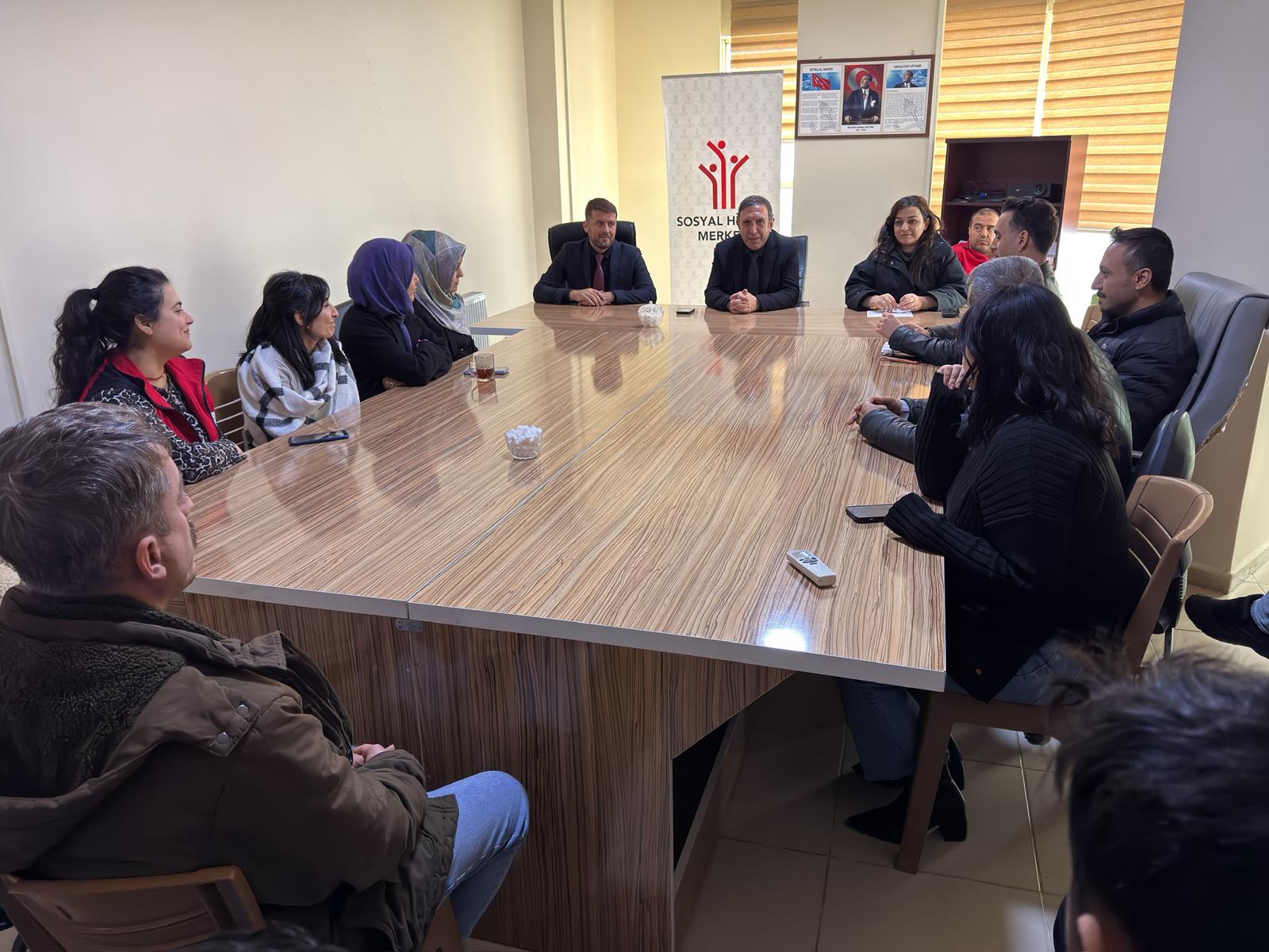 İl Müdürümüz Aydın POLAT, Silvan Sosyal Hizmet Merkezini ziyaret ederek yürütülen hizmetlere ilişkin incelemelerde bulundu.