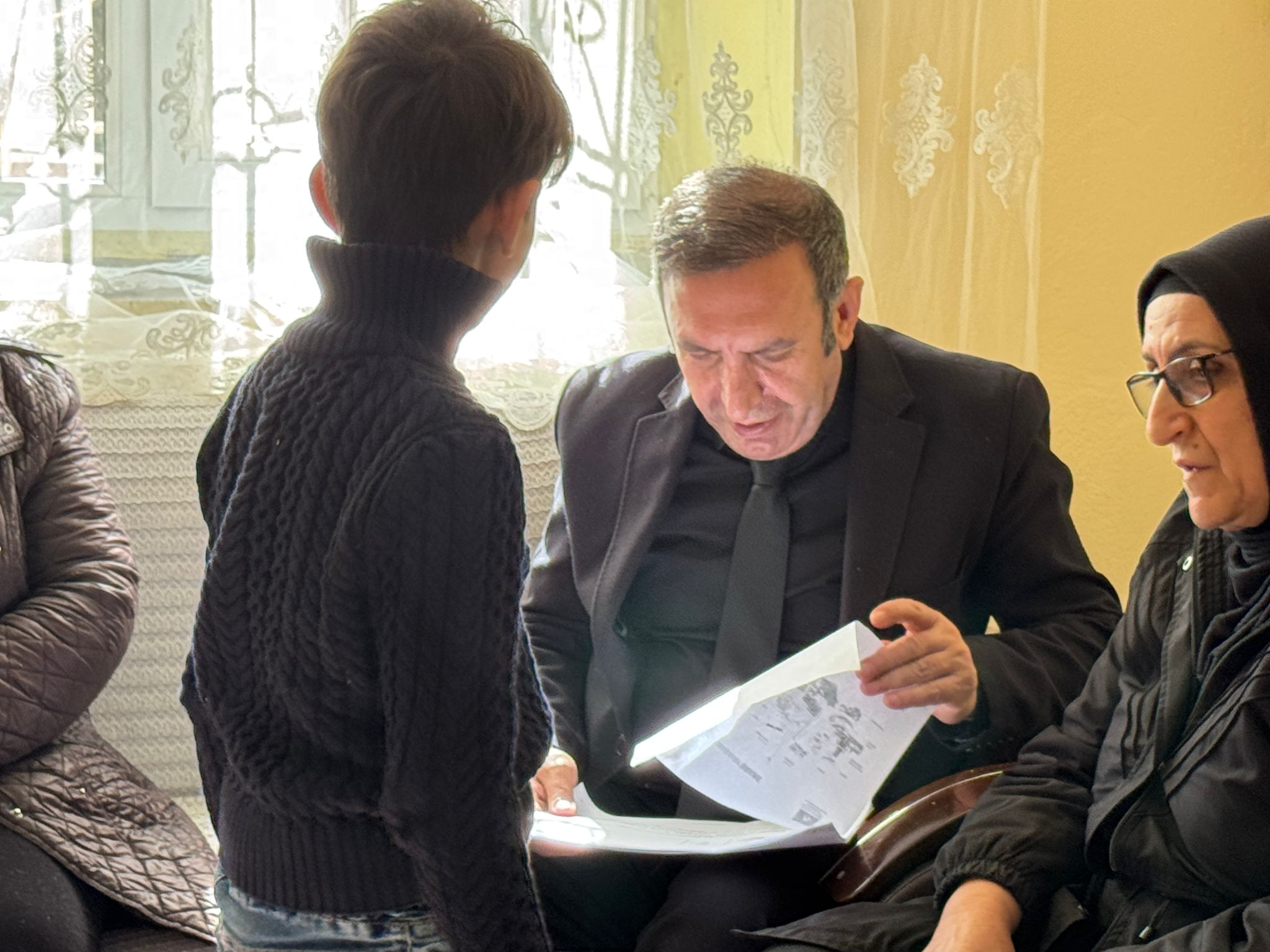 İl Müdürümüz Sayın Aydın Polat, ebeveyn kaybı yaşamış çocuklarımızın psiko-sosyal iyilik hallerini desteklemek amacıyla ailelerine yönelik hane ziyaretleri gerçekleştirmiştir.