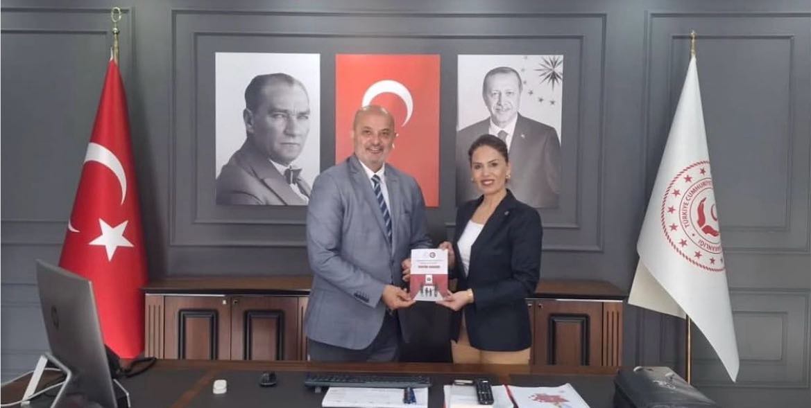 Öz Sağlık-İş Sendikası Muğla Şube Başkanı Nilüfer KAVASOĞLU, Muğla Aile ve Sosyal Hizmetler İl Müdürümüz Yakup KÜTÜK’ü makamında ziyaret etti.
