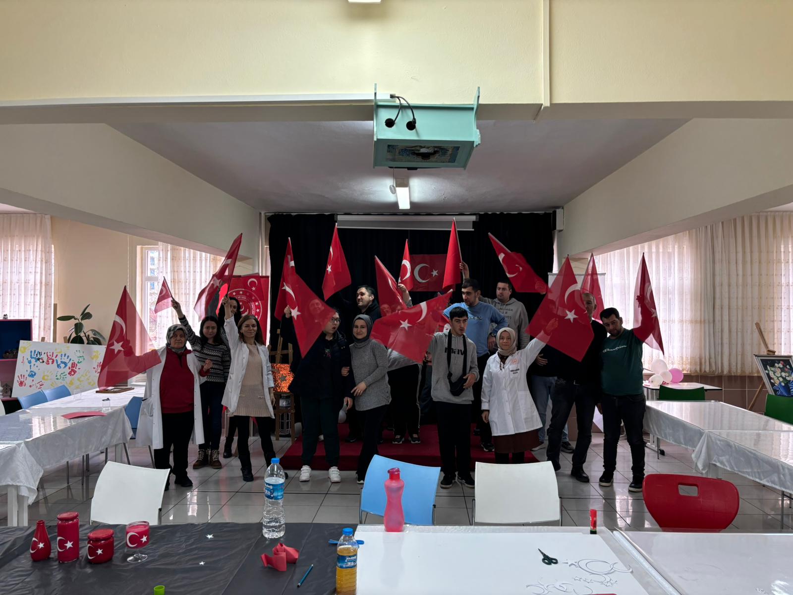 Özel Gereksinimli Çocuklardan Bayrak Sevgisi Etkinliği