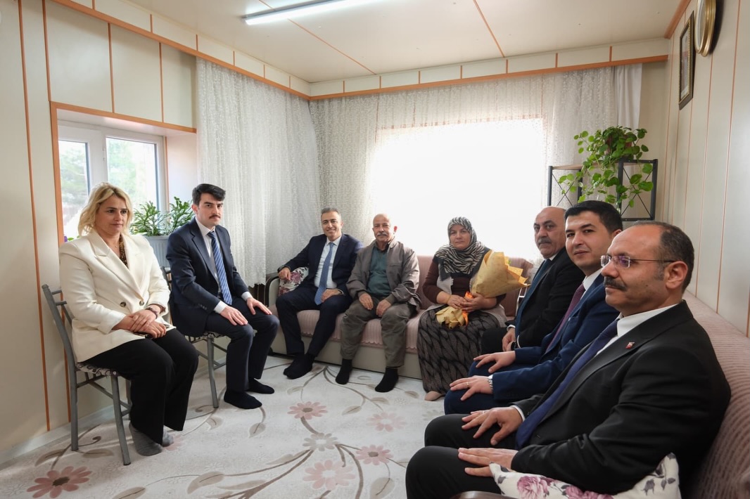 Valimiz Sayın Hayrettin Çiçek, Şehit Mehmet Kızılca’nın Ailesini Ziyaret Etti