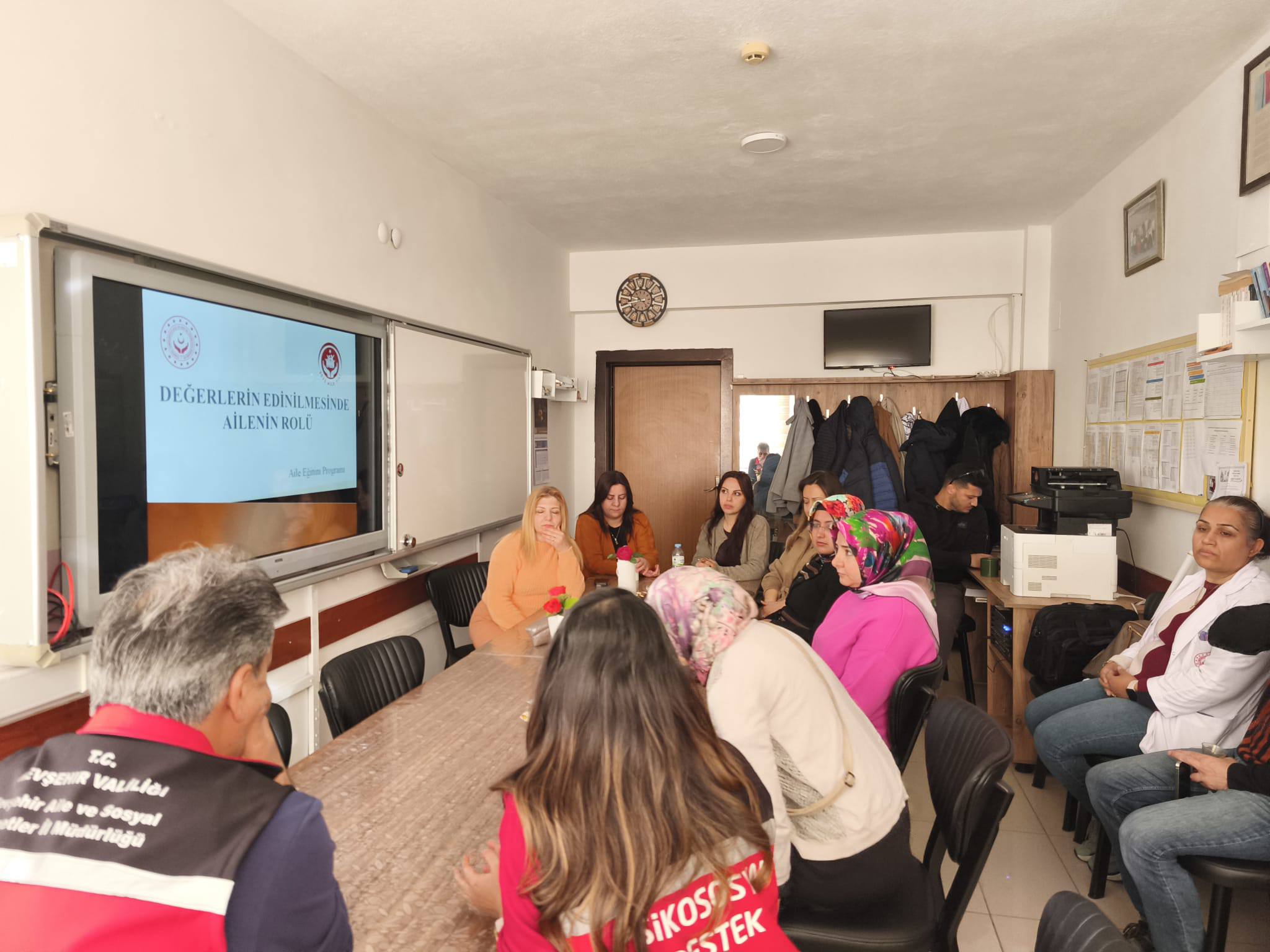 Değerlerin Edinilmesinde Ailenin Rolü' konulu eğitim verildi.