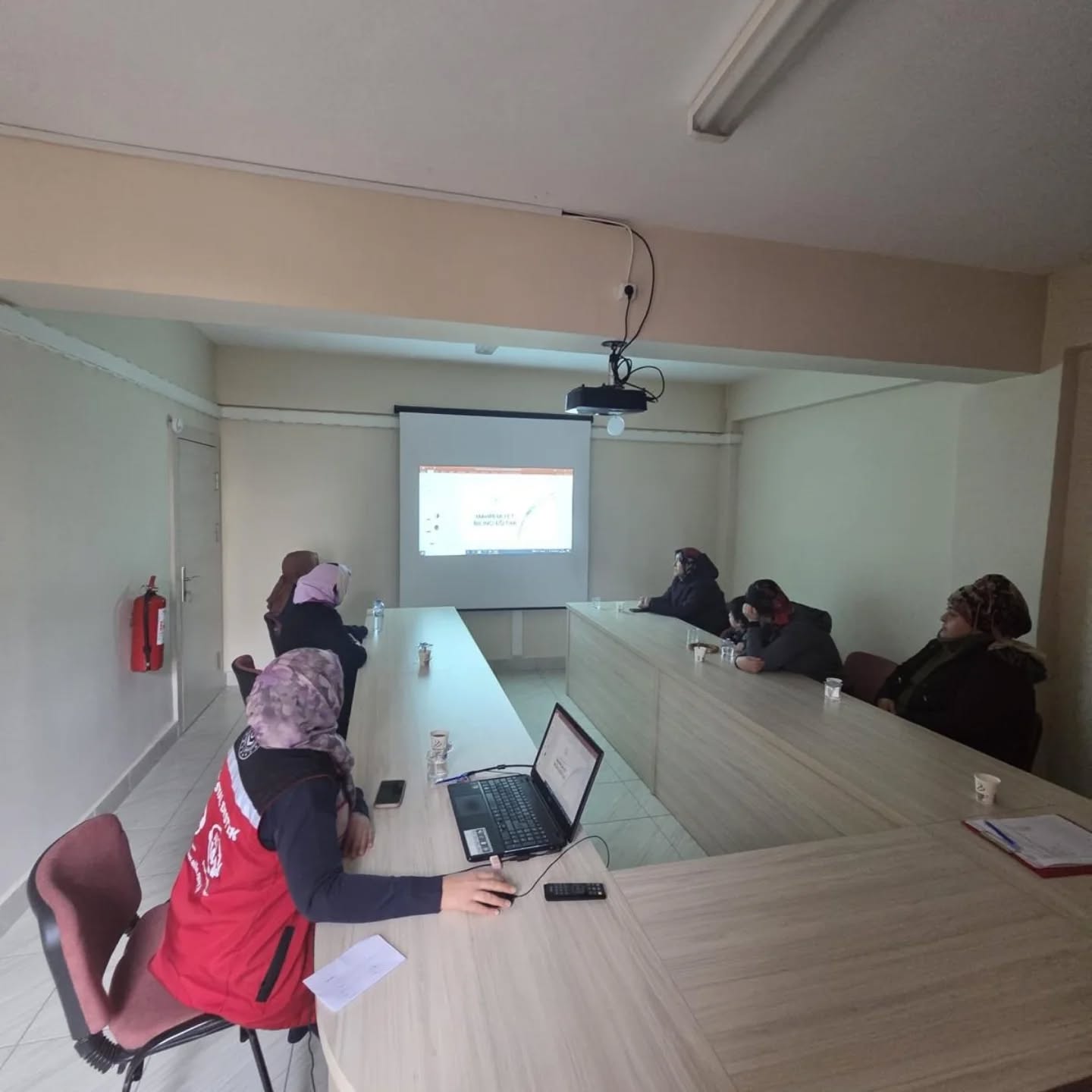 İskilip Sosyal Hizmet Merkezi Müdürlüğümüzde görev yapan Sosyal Hizmet Uzmanı Yeter Sağır; Bakanlığımız SED hizmetinden yararlanan ailelere yönelik “Çocuklarda Mahremiyet Bilinci” konulu eğitim gerçekleştirmiştir.