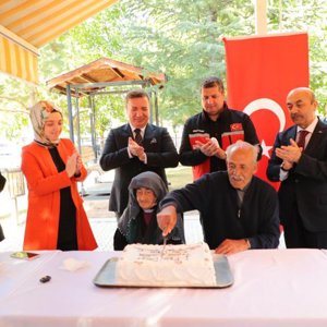 1 Ekim Dünya Yaşlılar Günü münasebetiyle Erzincan 100. Yıl Atatürk Huzurevi Yaşlı Bakım ve Rehabilitasyon Merkezi’ne Ziyaret. - fotoğraf 5