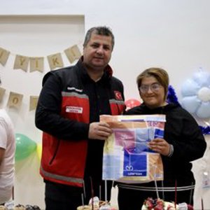 İl Müdürümüz Serdar Demirci Engelsiz Kızlarımızla Bir Araya Gelerek Doğum Günlerini Kutladı. - fotoğraf 2