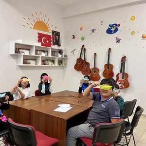 Erzincan Aile ve Sosyal Hizmetler İl Müdürlüğü Olarak Çocuk Hakları Komitesine Üye Yavrularımızın, Yaratıcılıklarını Ortaya Koyduğu Keyifli bir Origami Etkinliği Gerçekleştirdik. - fotoğraf 1