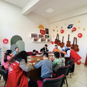 Çocuk Hakları Komitesi Üyesi Yavrularımızın Yaratıcılıklarını Ortaya Koyduğu Cumhuriyet Coşkusuyla Bayrak Yapma Etkinliğini Gerçekleştirdik. - fotoğraf 2