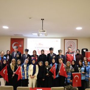 Aziz Şehitlerimizin Değerli Yakınları ve Kahraman Gazilerimiz Erzincan Salih Baba Kız Yurdu Öğrencileriyle bir Araya Gelerek Kahramanlık Hikâyelerini ve Anılarını Paylaştılar. - fotoğraf 3