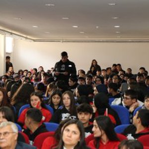 Aziz Şehitlerimizin Değerli Yakınları ve Kahraman Gazilerimiz, Erzincan Gül-Celal Toraman Tarım Mesleki ve Teknik Anadolu Lisesi Öğrencileriyle bir Araya Gelerek, Kahramanlık Hikâyelerini ve Anılarını Paylaştılar. - fotoğraf 4
