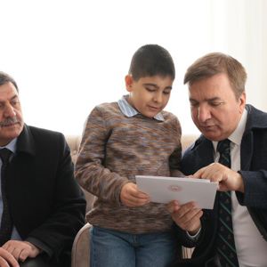 2025-2026 Eğitim-Öğretim Yılı’nda 1. Sınıfa Başlayan Aziz Şehitlerimizin ve Kahraman Gazilerimizin Çocuklarının ilk Karne Gününde Yanlarında Olunması ve bu Özel Heyecanın Paylaşılması Amacıyla Yürütülen Çalışma Kapsamında Anlamlı bir Ziyaret Gerçekleştirildi. - fotoğraf 7