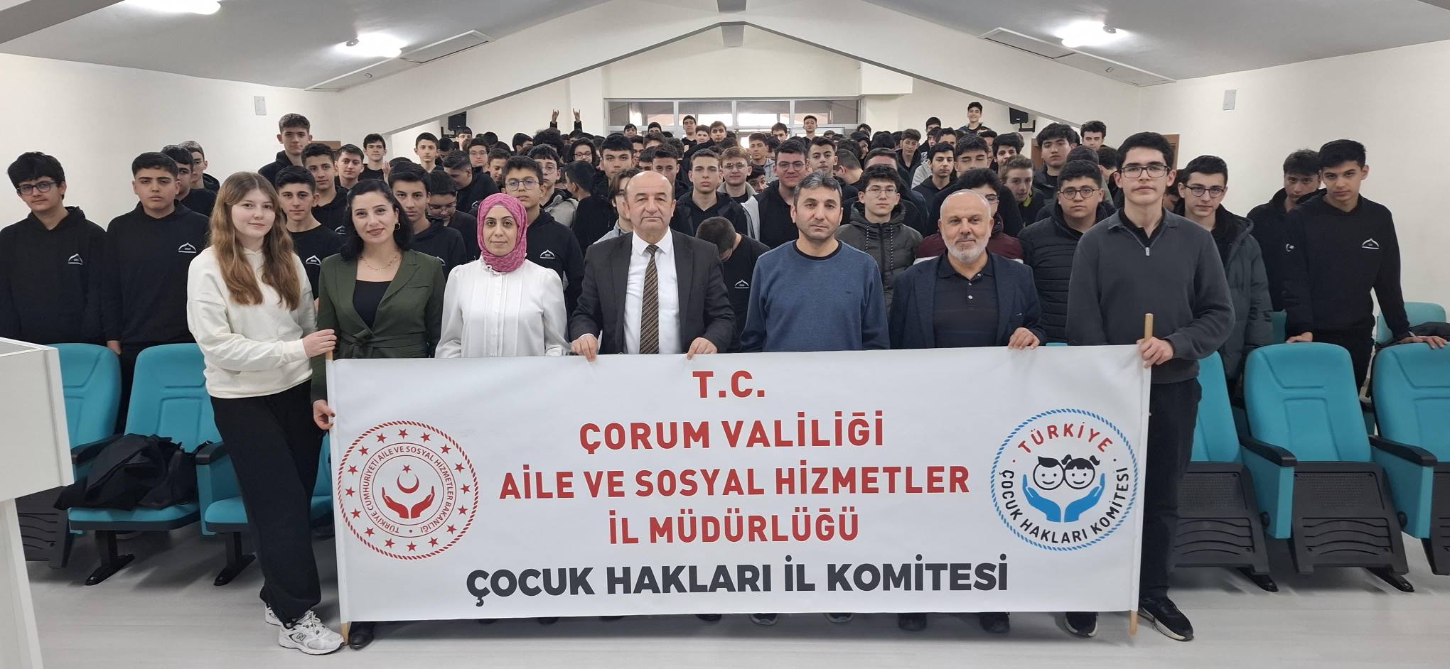 Çorum Çocuk Hakları İl Komitesi olarak,  “Akrandan Akrana Eğitim” kapsamında İl Müdür Yardımcımız İsmail YILMAZ’ında katılımı ile bir bilgilendirme sunumu gerçekleştirildi