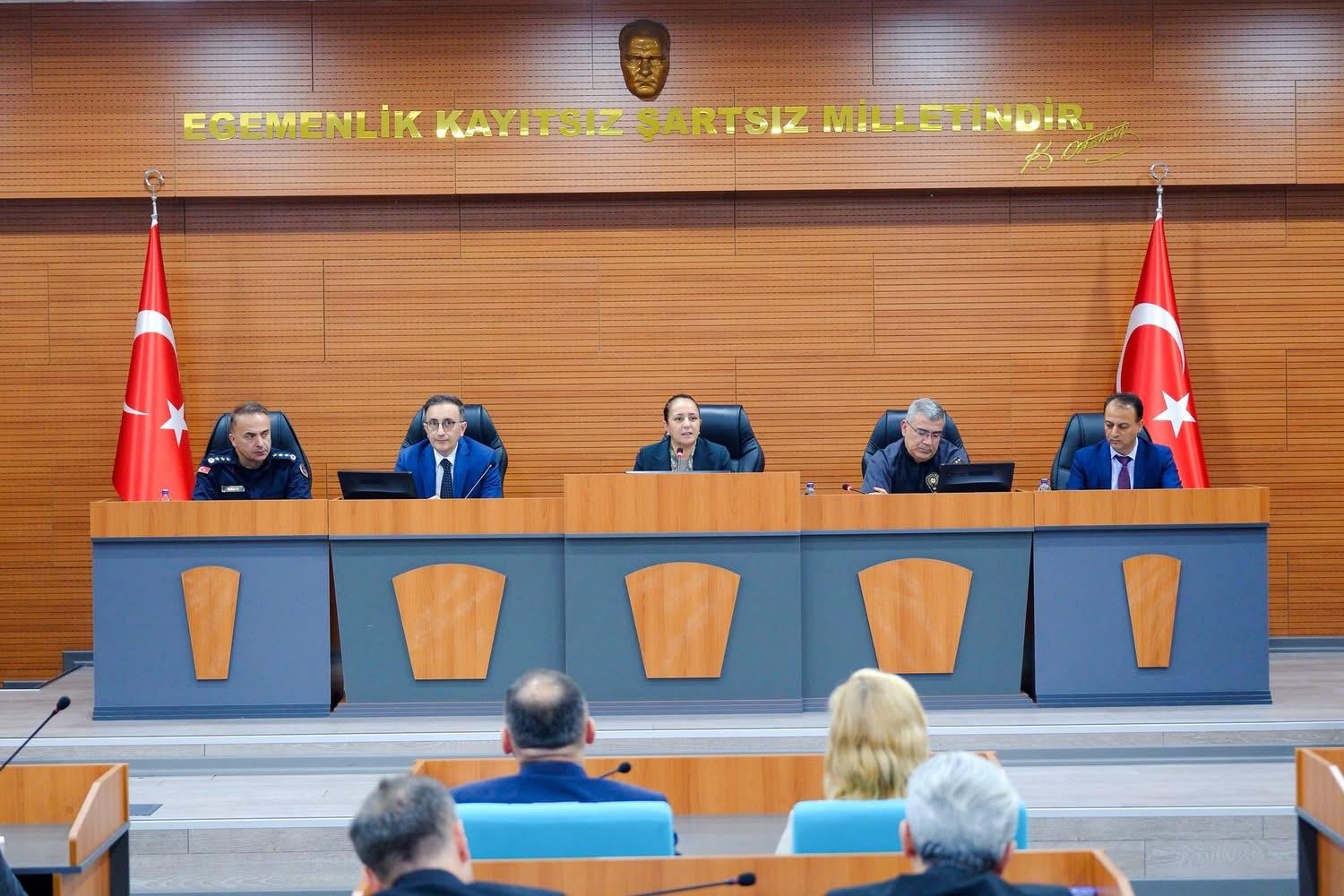 Sayın Valimiz Tülay Baydar Bilgihan Başkanlığında; 2025-2026 Eğitim Öğretim Yılı İkinci Dönem Tedbirleri Toplantısı Gerçekleştirildi.