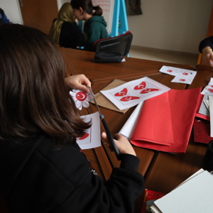 Erzincan Aile ve Sosyal Hizmetler İl Müdürlüğü Olarak, Çocuk Hakları Komitesi Üyesi Yavrularımızın Milli Birlik ve Beraberlik Duygusunu Güçlendirmek Amacıyla Bayrak Yapma Etkinliği Gerçekleştirdik. - fotoğraf 6