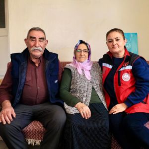 Kahraman Şehidimiz Alipaşa Gündüzlü’ nün Bizlere Emaneti Olan Kıymetli Annesi ve Babasını Ziyaret Ederek Ellerinden Öptük. - fotoğraf 1